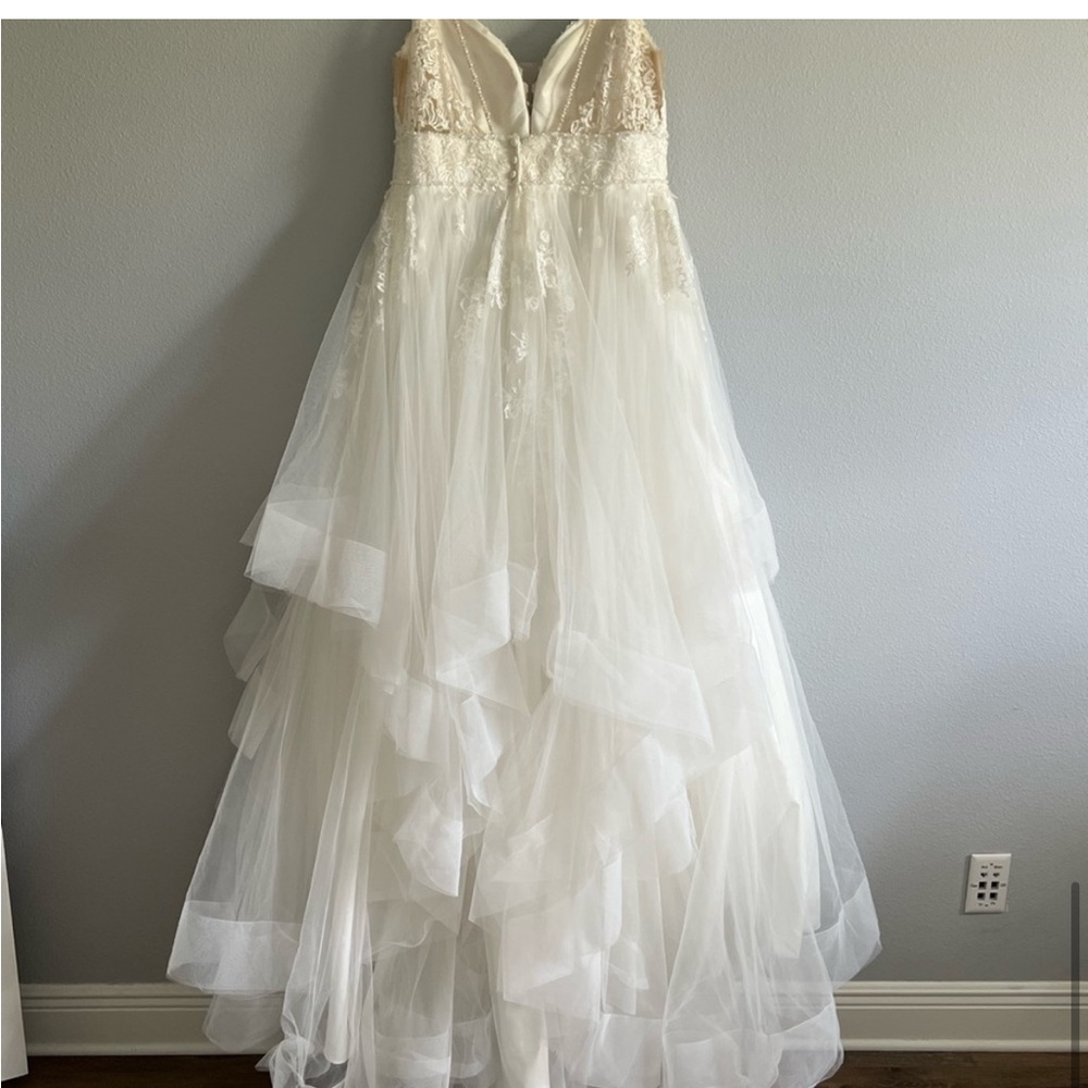 Stella York 6918 Princess Ballgown Wedding Dress - Picture 9 of 16